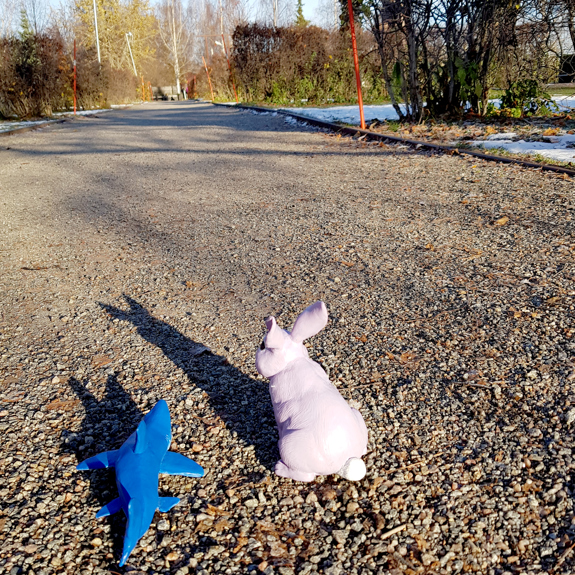 Hajen och Kaninen på en gångstig.